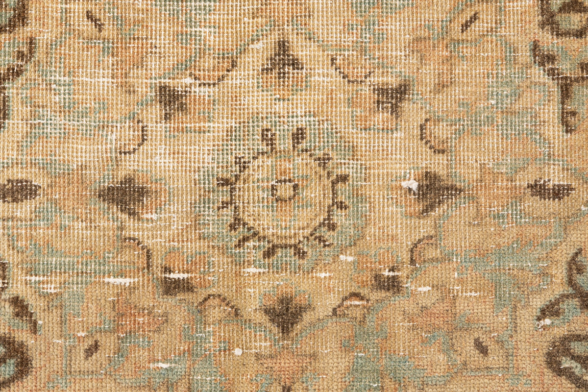 328 x 235 Vintage Royal