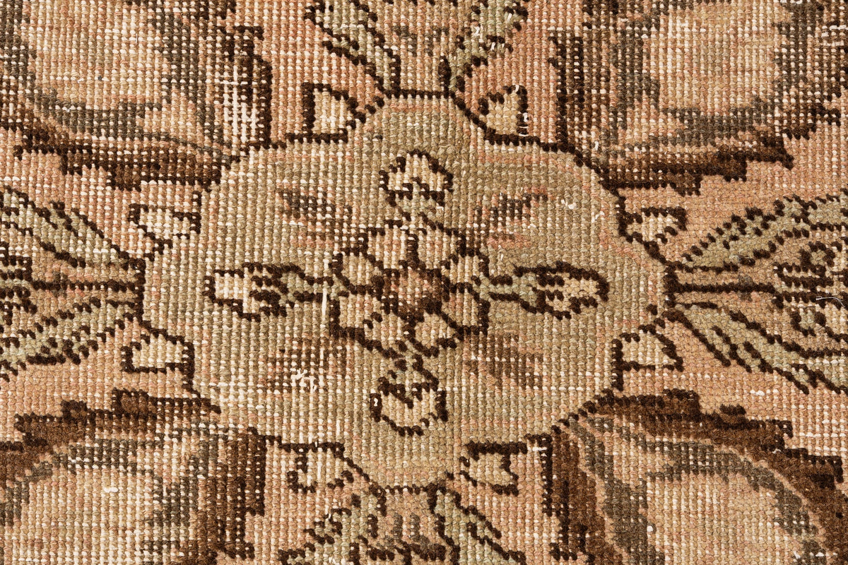 338 x 224 Vintage Royal