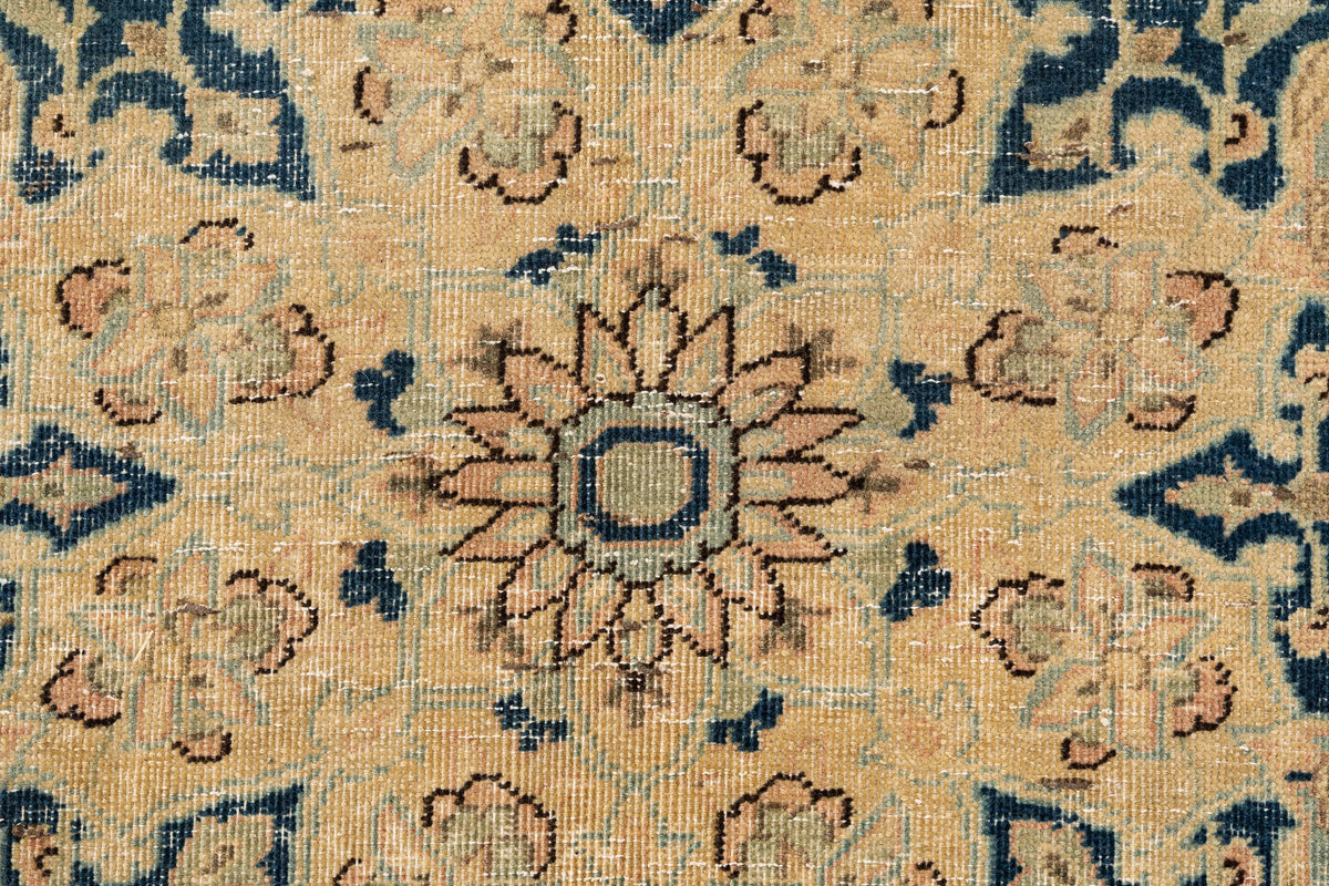 395 x 276 Vintage Royal