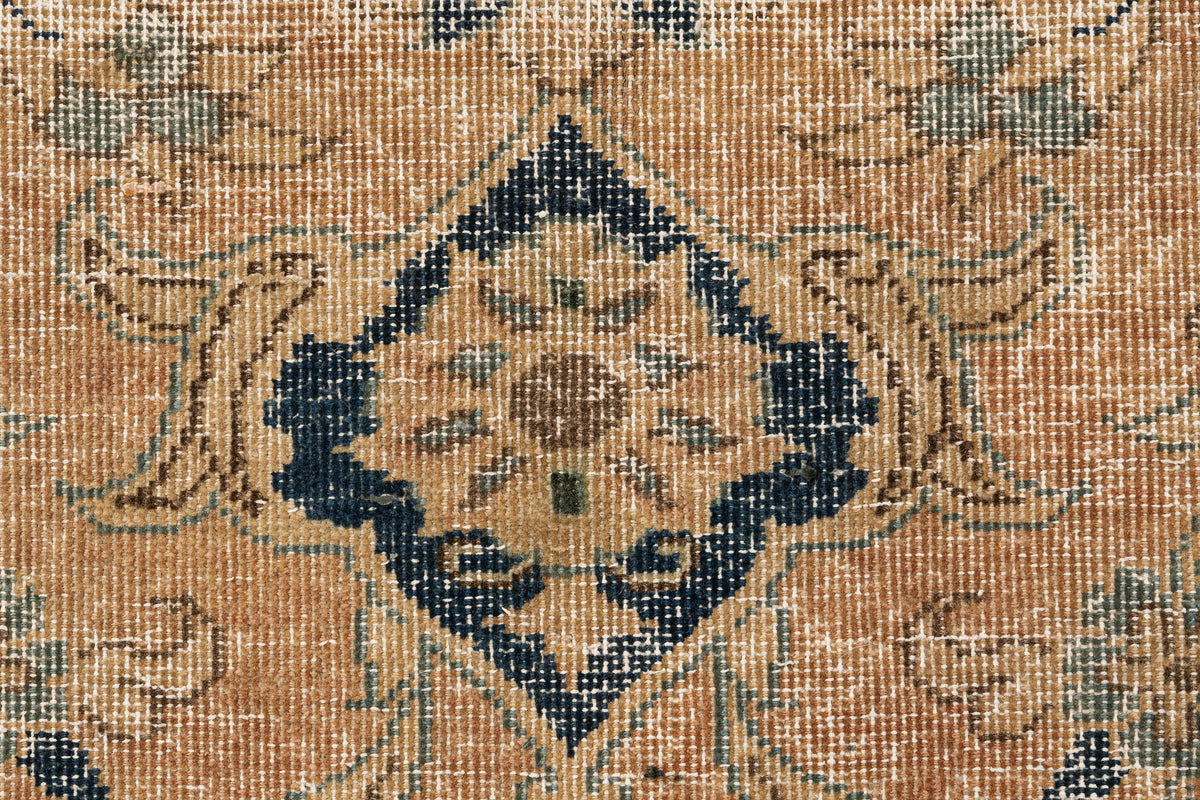 380 x 266 Vintage Royal