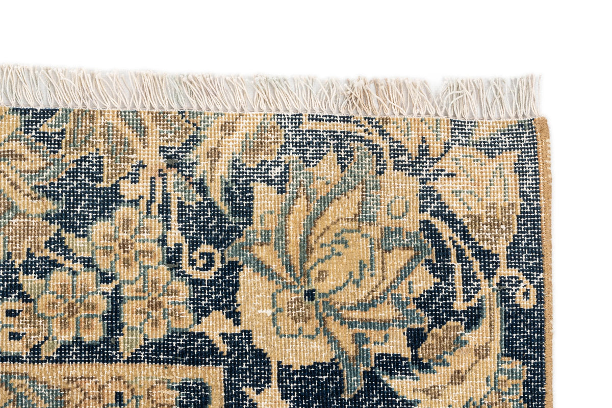 380 x 266 Vintage Royal