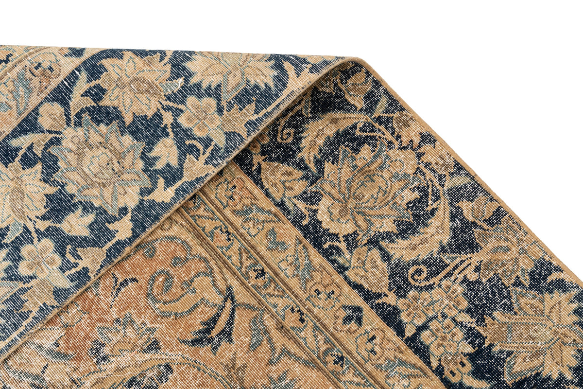 380 x 266 Vintage Royal