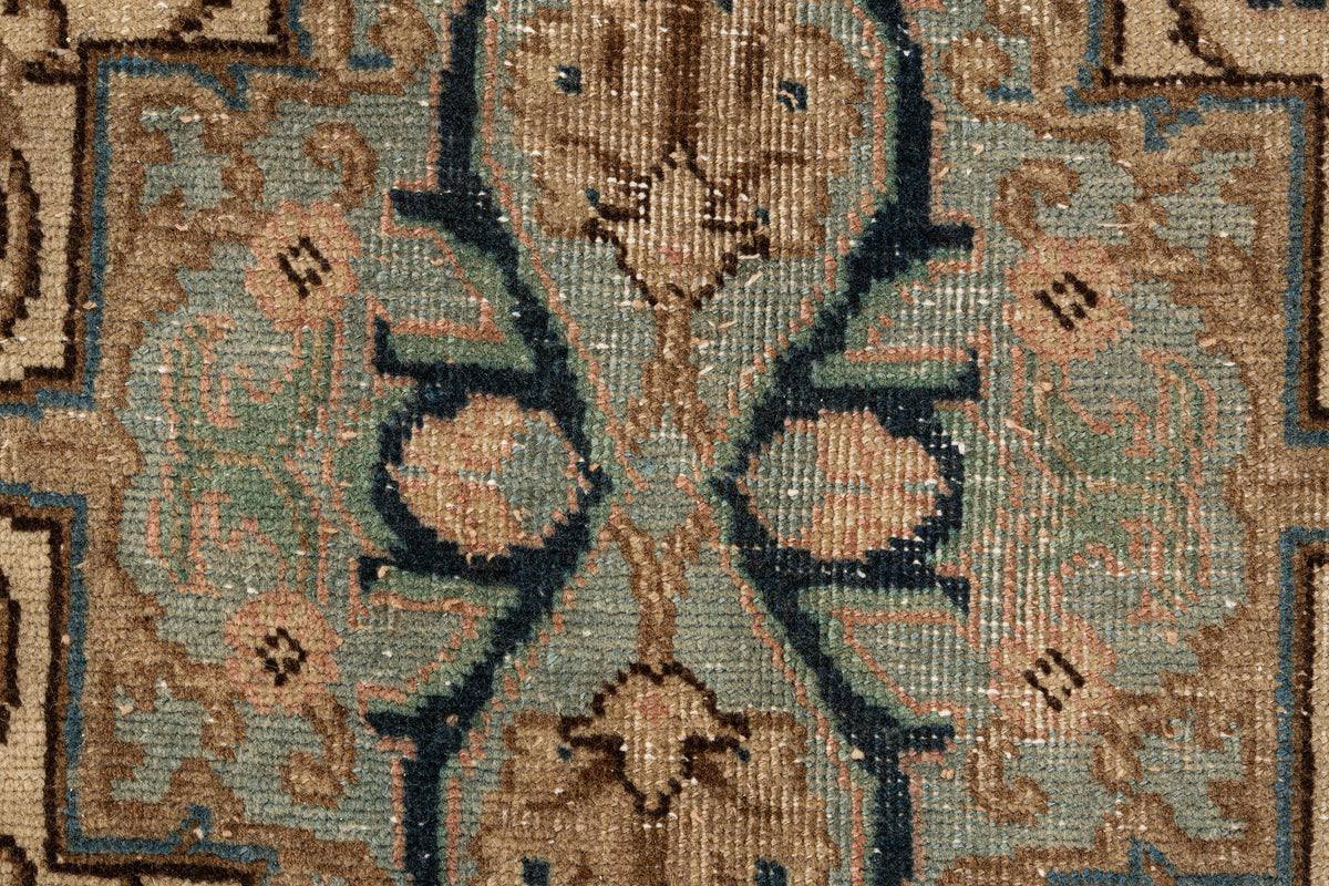 378 x 249 Vintage Royal
