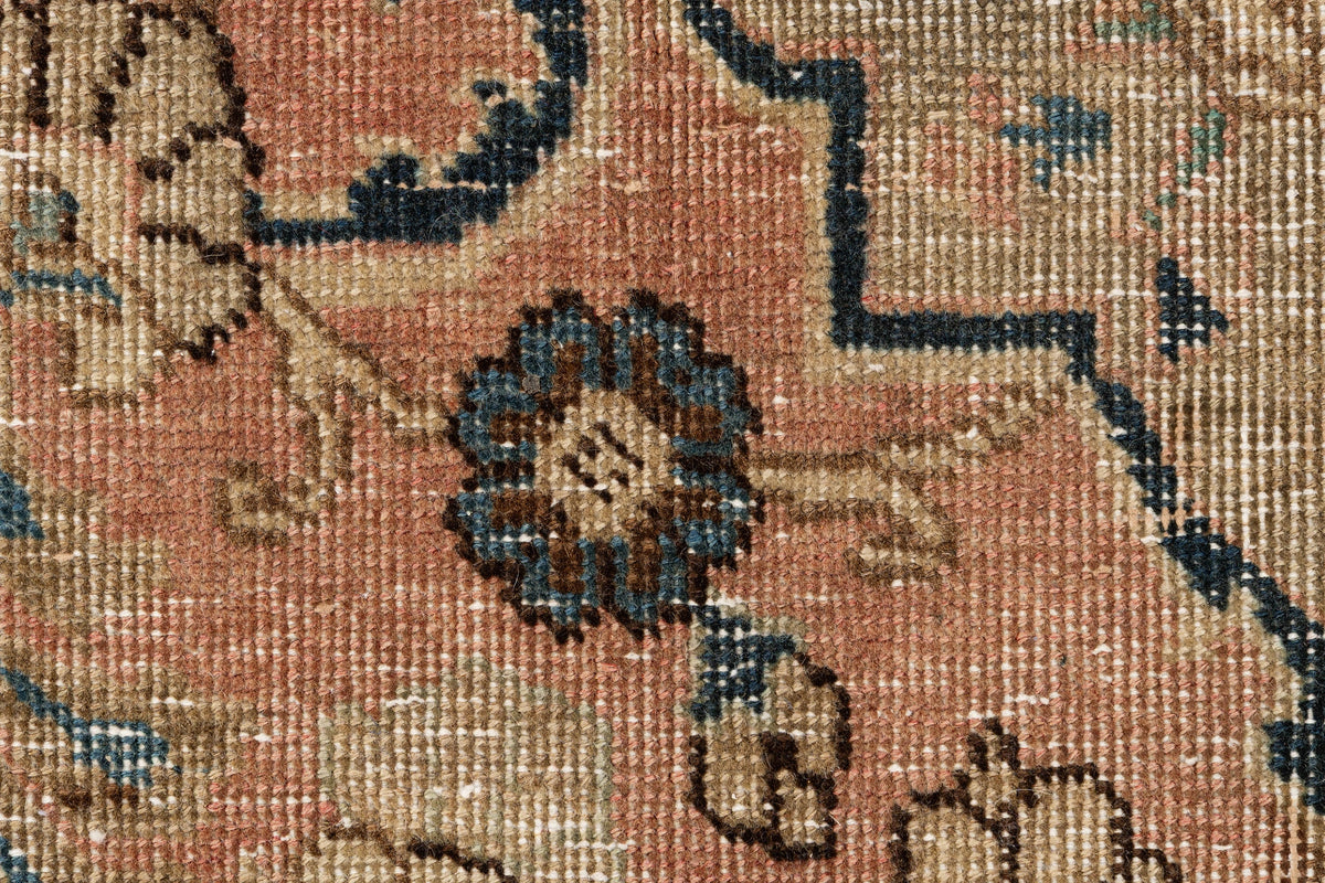 378 x 249 Vintage Royal