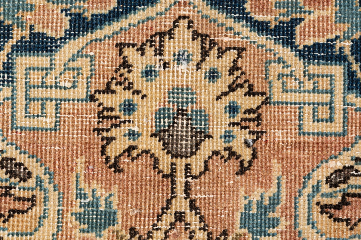 483 x 320 Vintage Royal