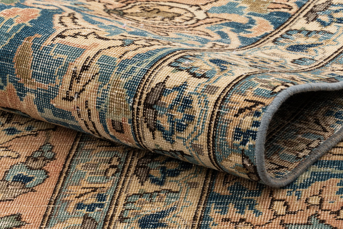 483 x 320 Vintage Royal