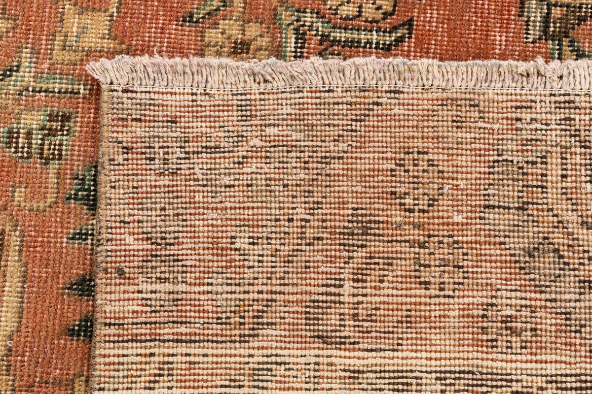 438 x 267 Vintage Royal