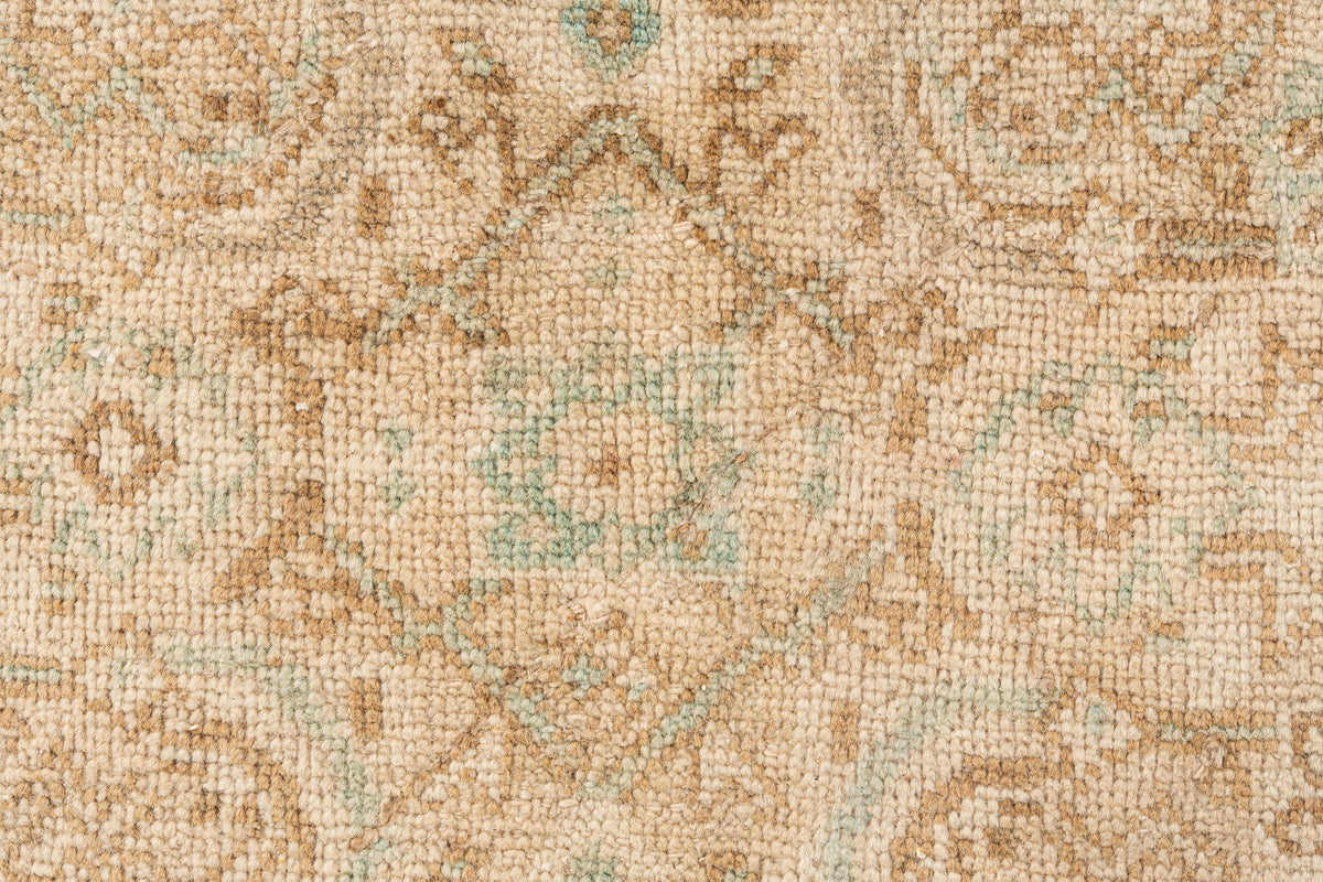 379 x 281 Vintage Royal