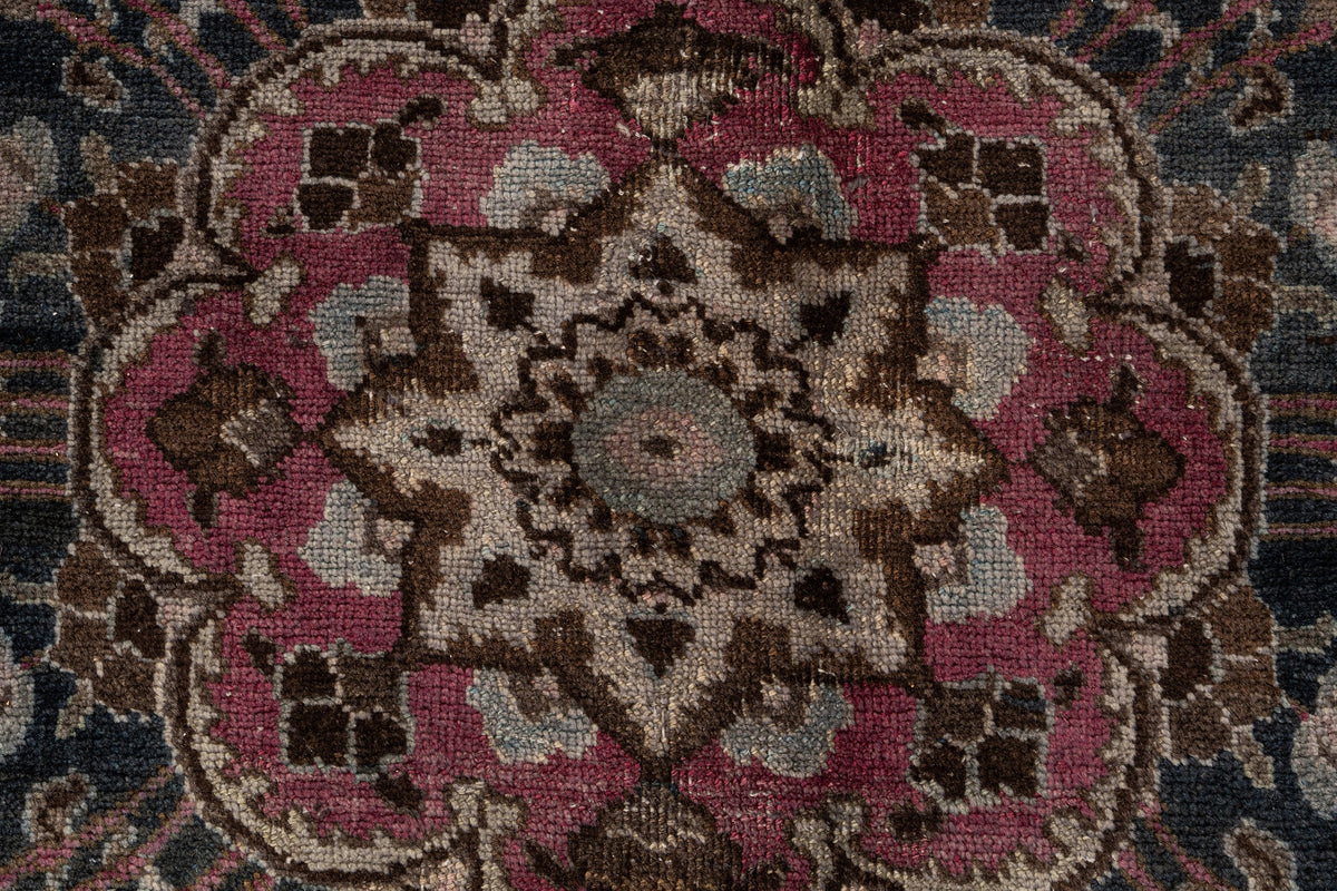 338 x 252 Vintage Royal