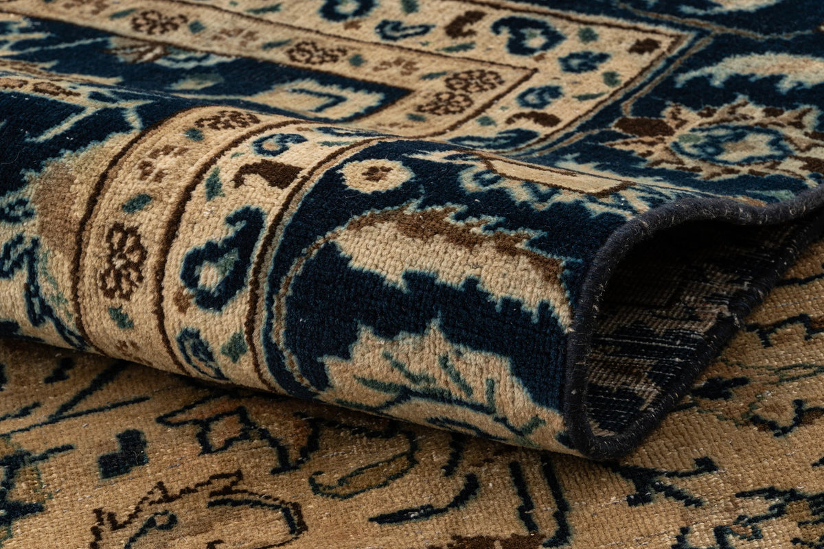 256 x 171 Vintage Royal