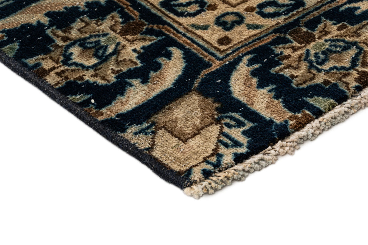256 x 171 Vintage Royal