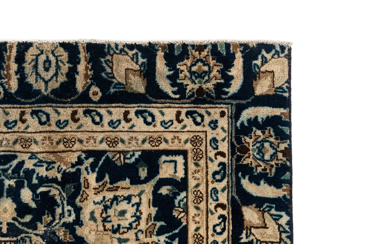 256 x 171 Vintage Royal