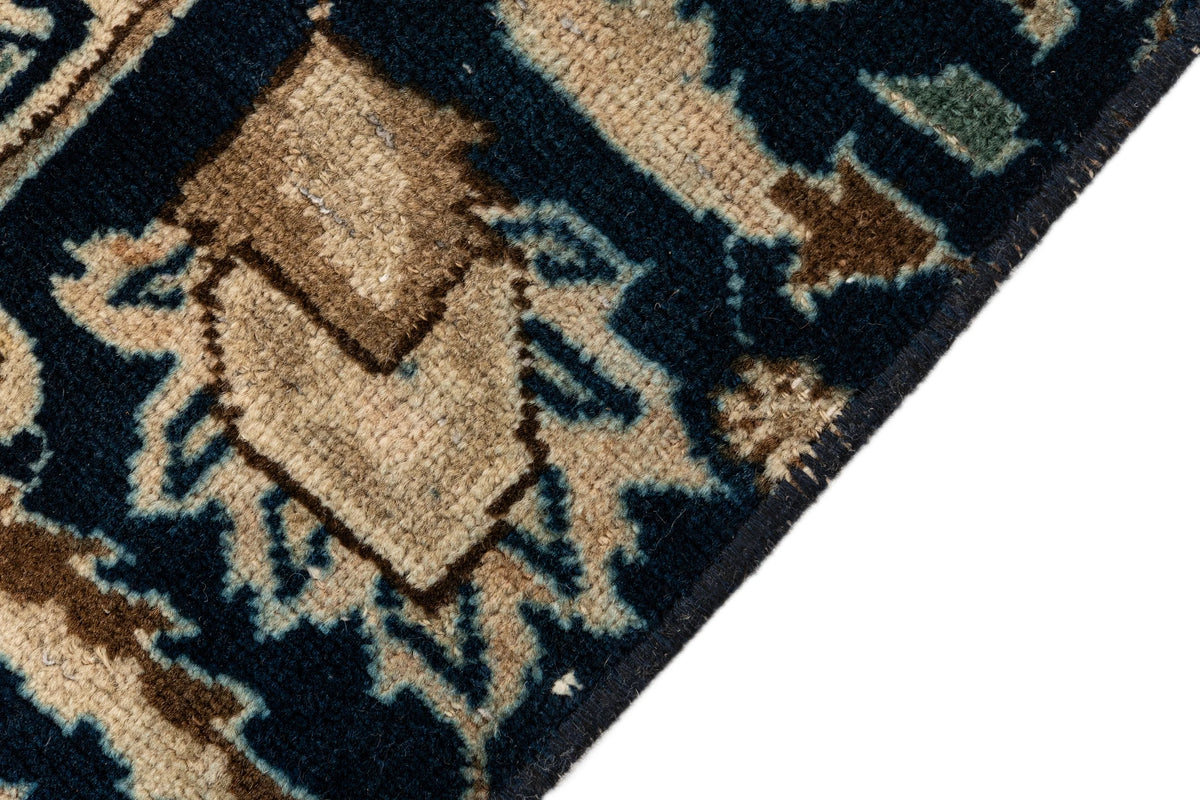 256 x 171 Vintage Royal