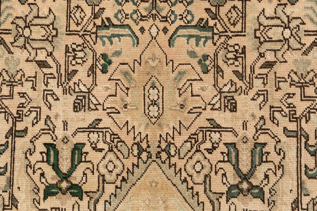 268 x 159 Vintage Royal