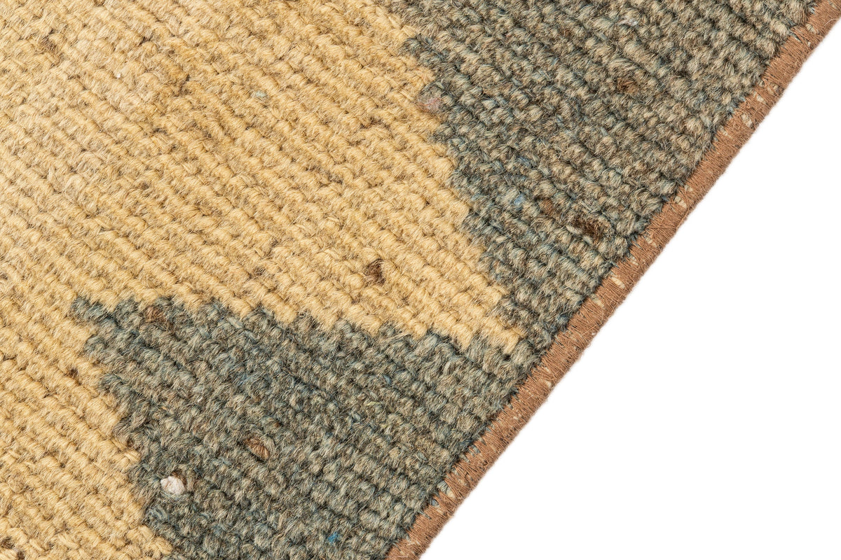 241 x 145 Vintage Royal