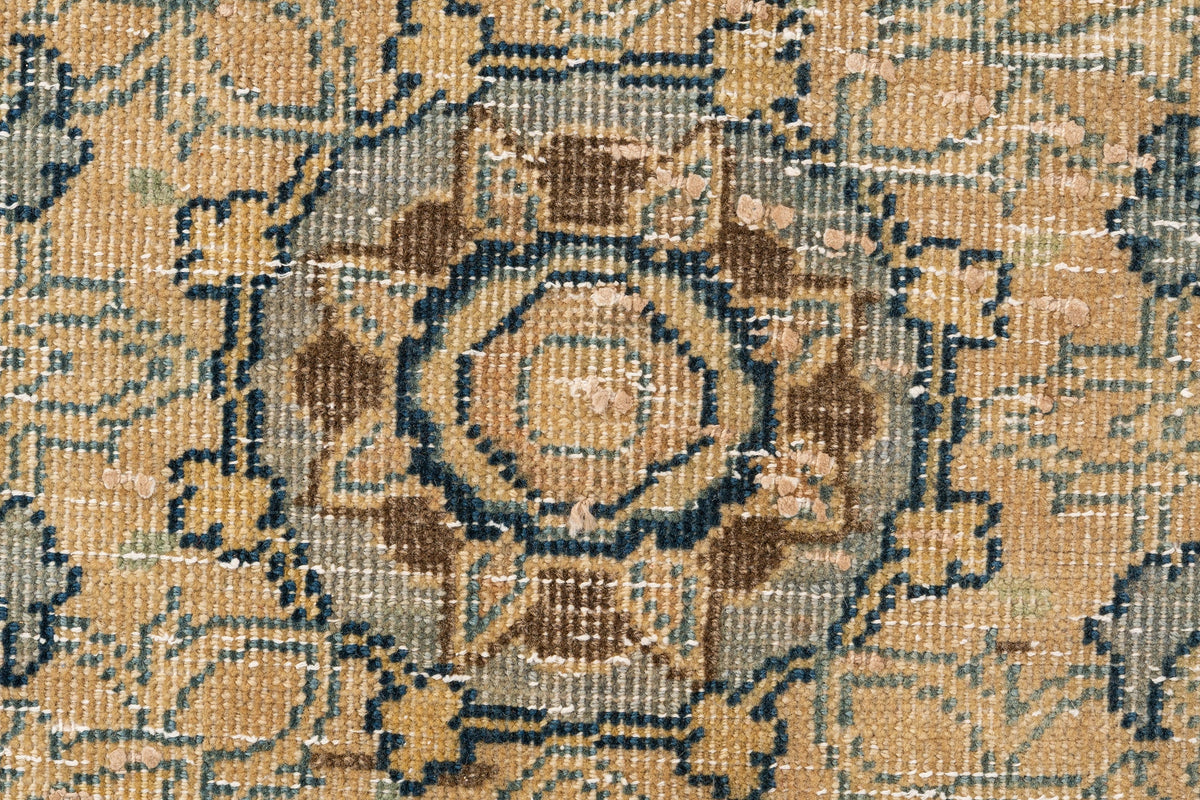 318 x 204 Vintage Royal