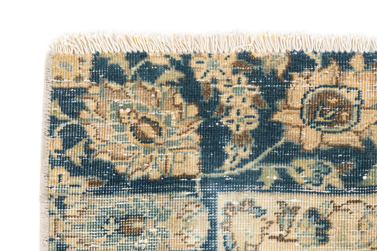 318 x 204 Vintage Royal