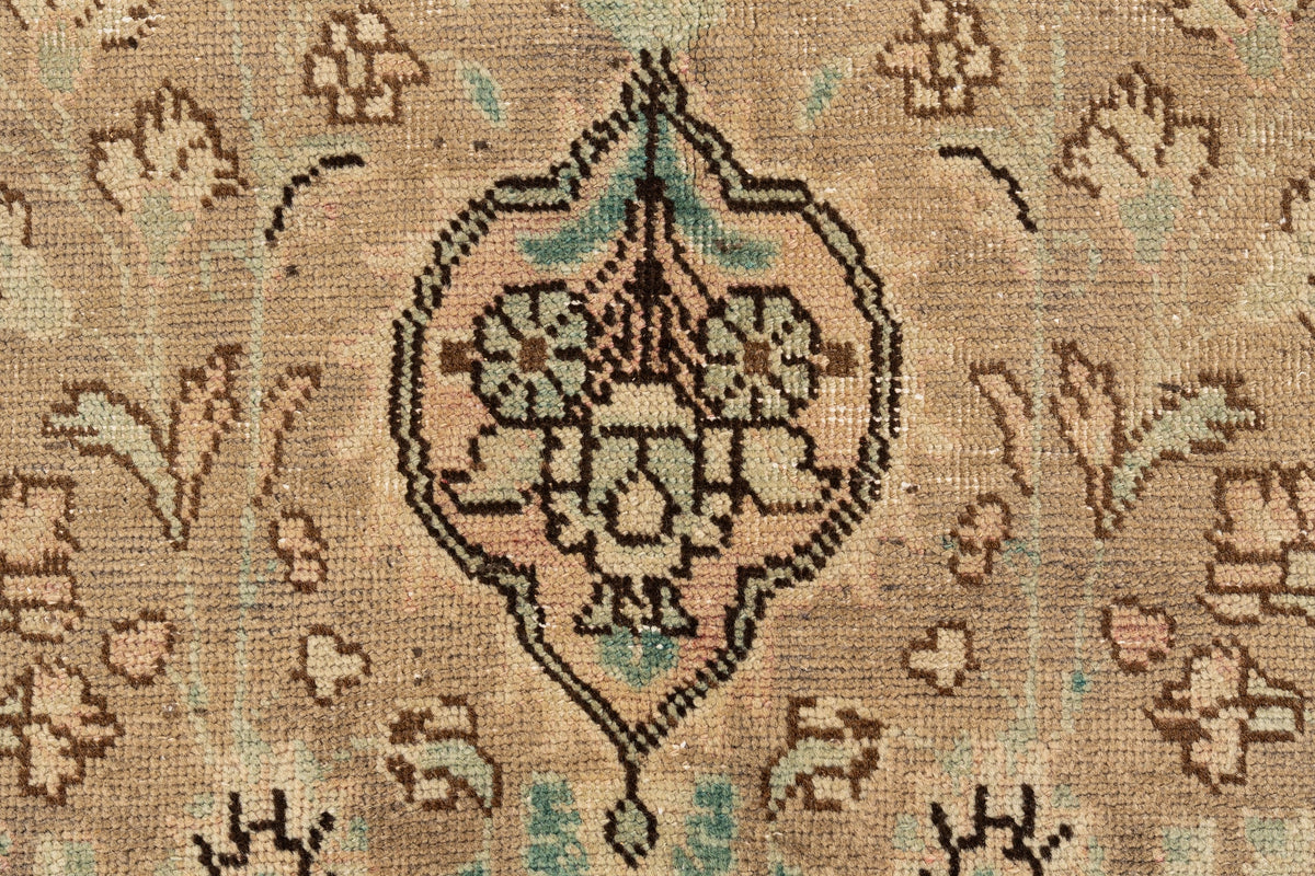 295 x 196 Vintage Royal