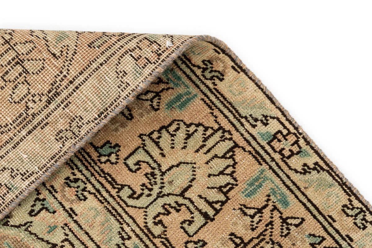 295 x 196 Vintage Royal
