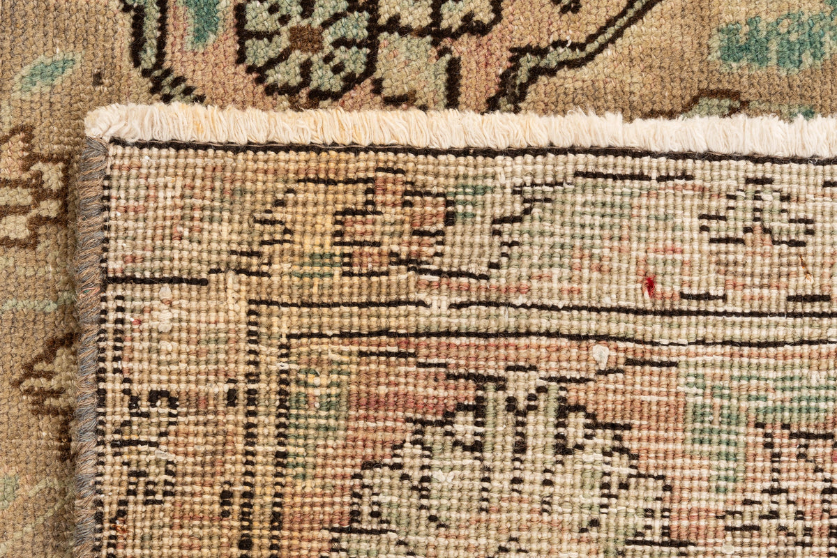 295 x 196 Vintage Royal