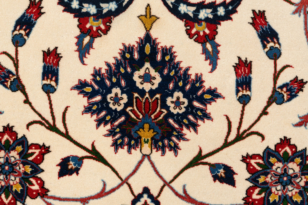 243 x 153 Isfahan