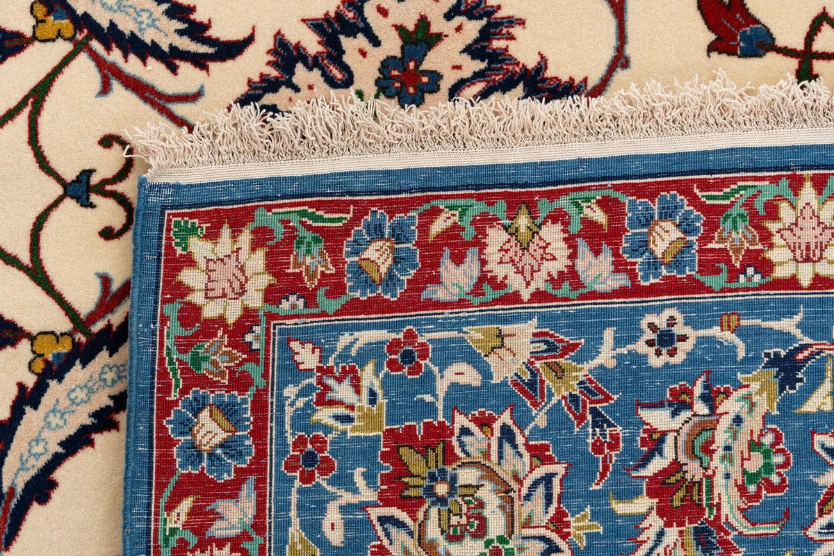 243 x 153 Isfahan