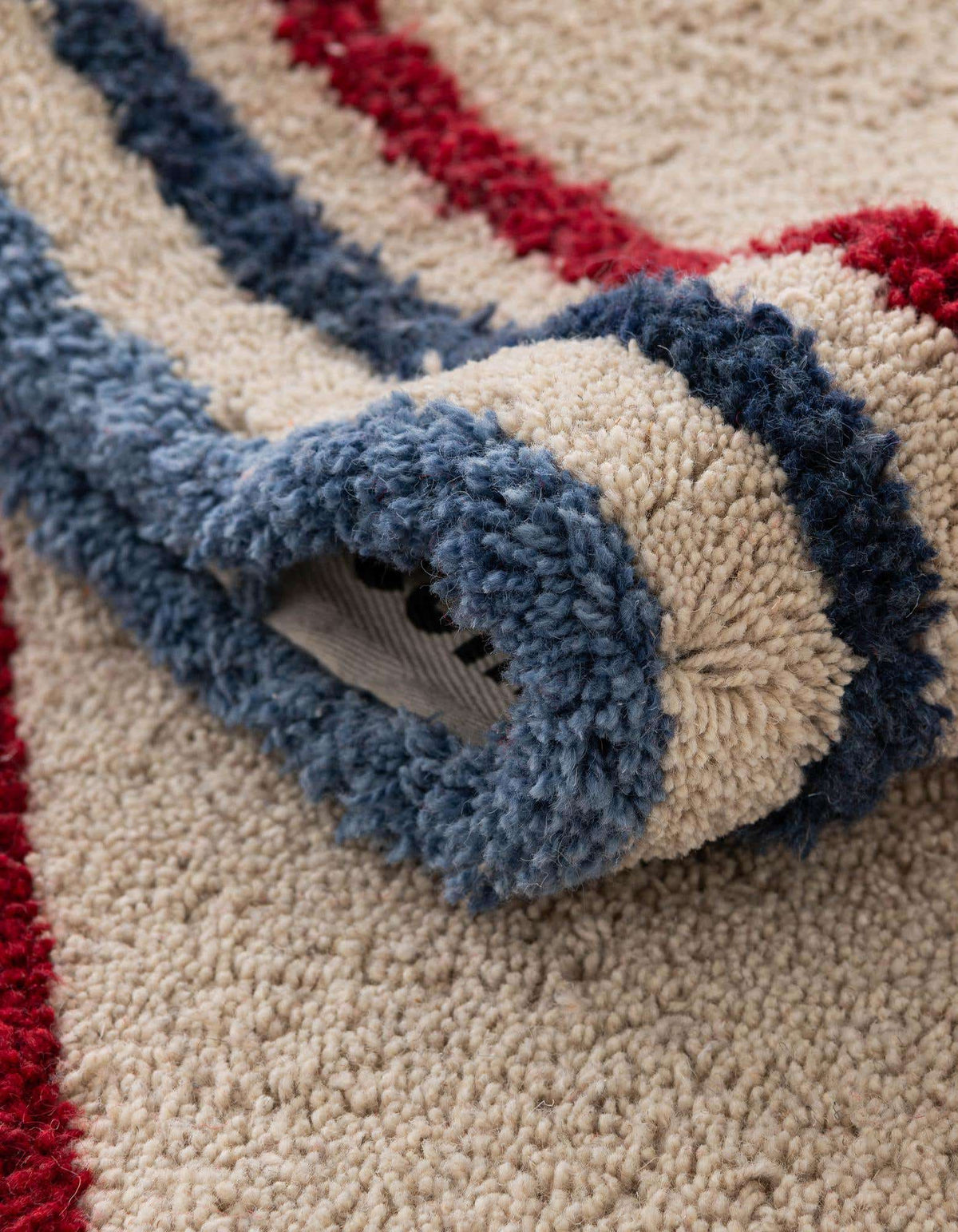 Rechteck Teppich AI Handgetuftet in Elfenbein von Hadorn™ - Lifestyle Image