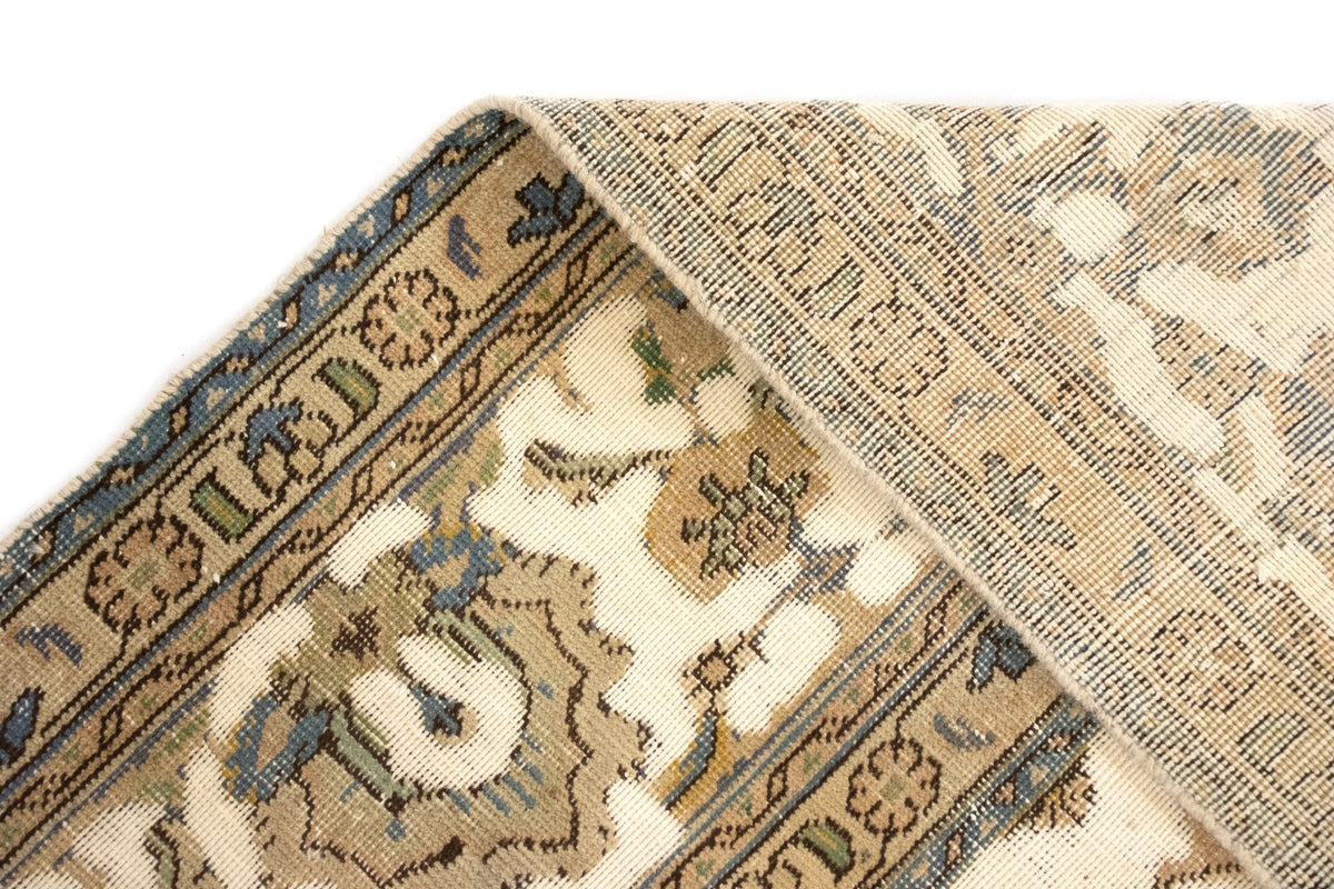 329 x 292 Vintage Royal
