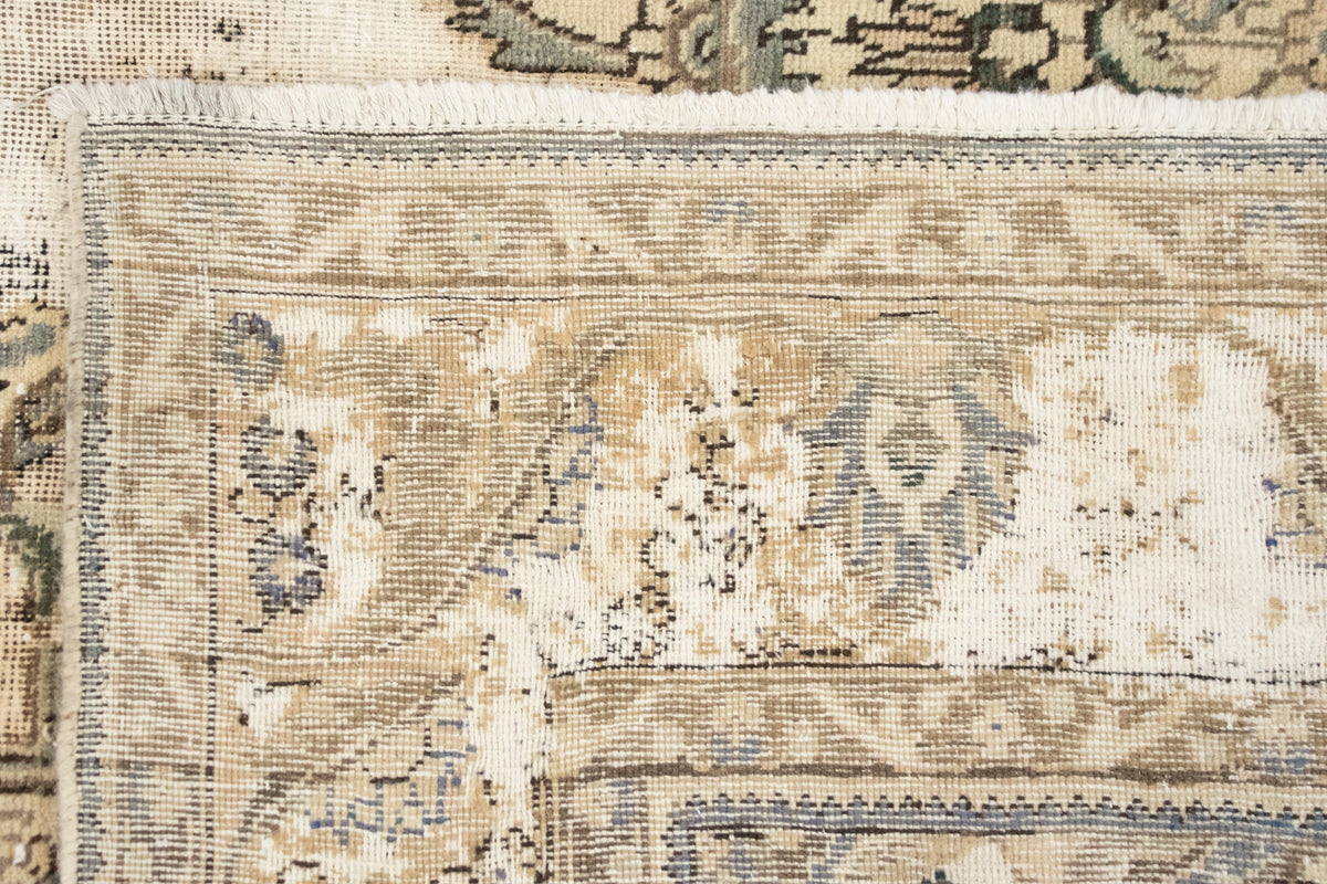 286 x 192 Vintage Royal