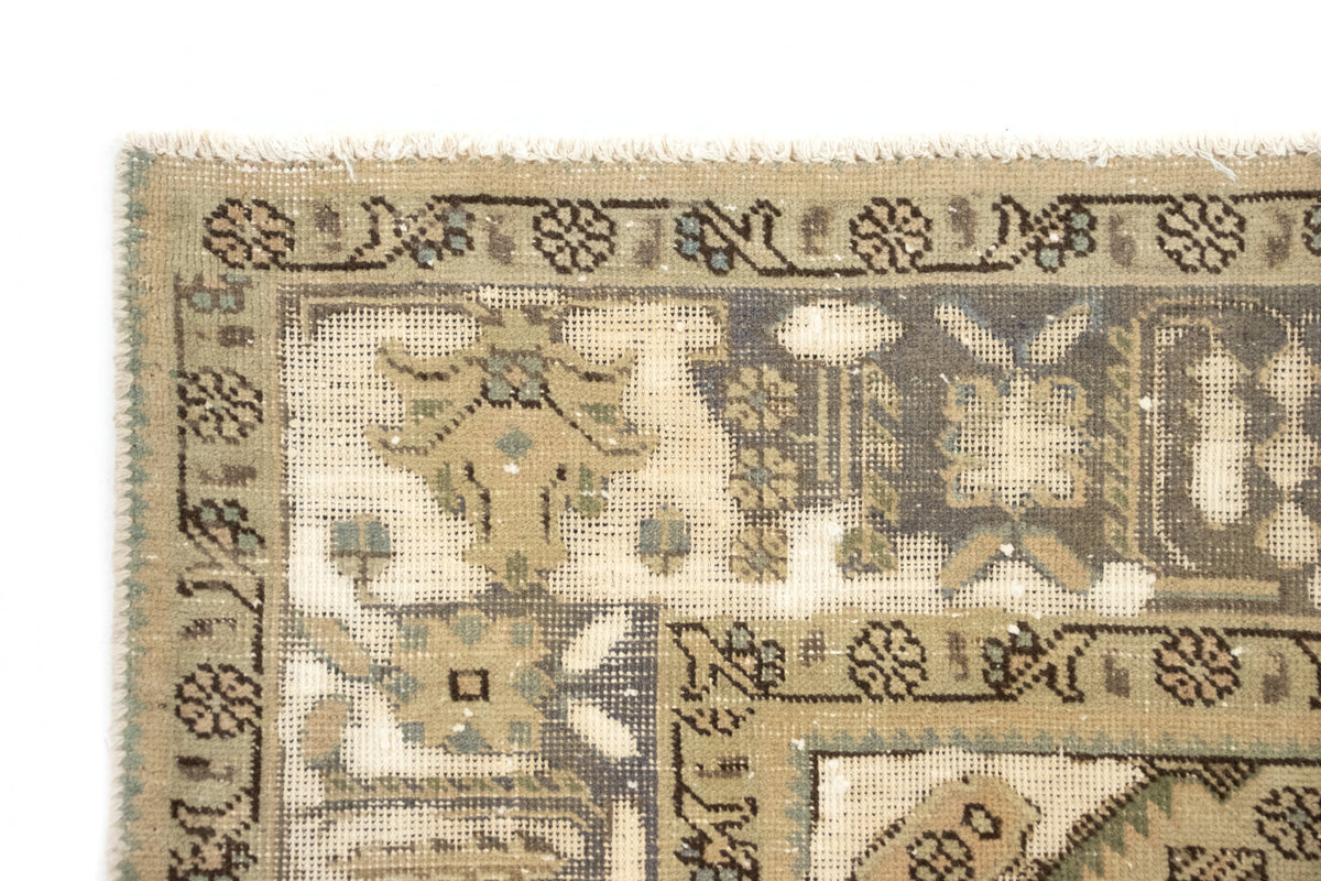 287 x 205 Vintage Royal