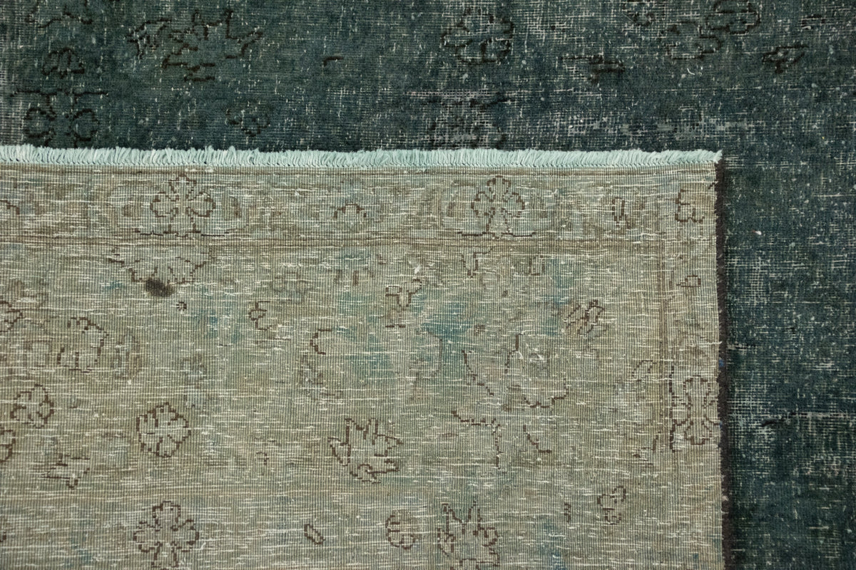 294 x 190 Vintage Royal