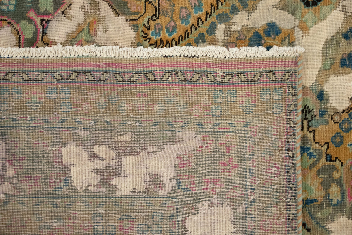 183x285 Vintage Royal