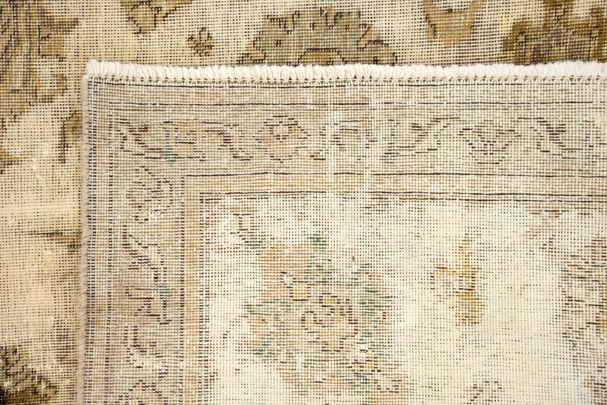 381 x 296 Vintage Royal