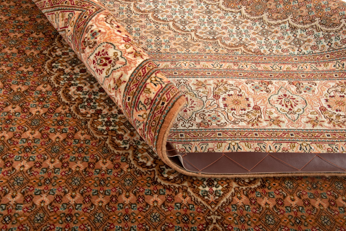 210 x 153 Täbriz Mahi mit Seide