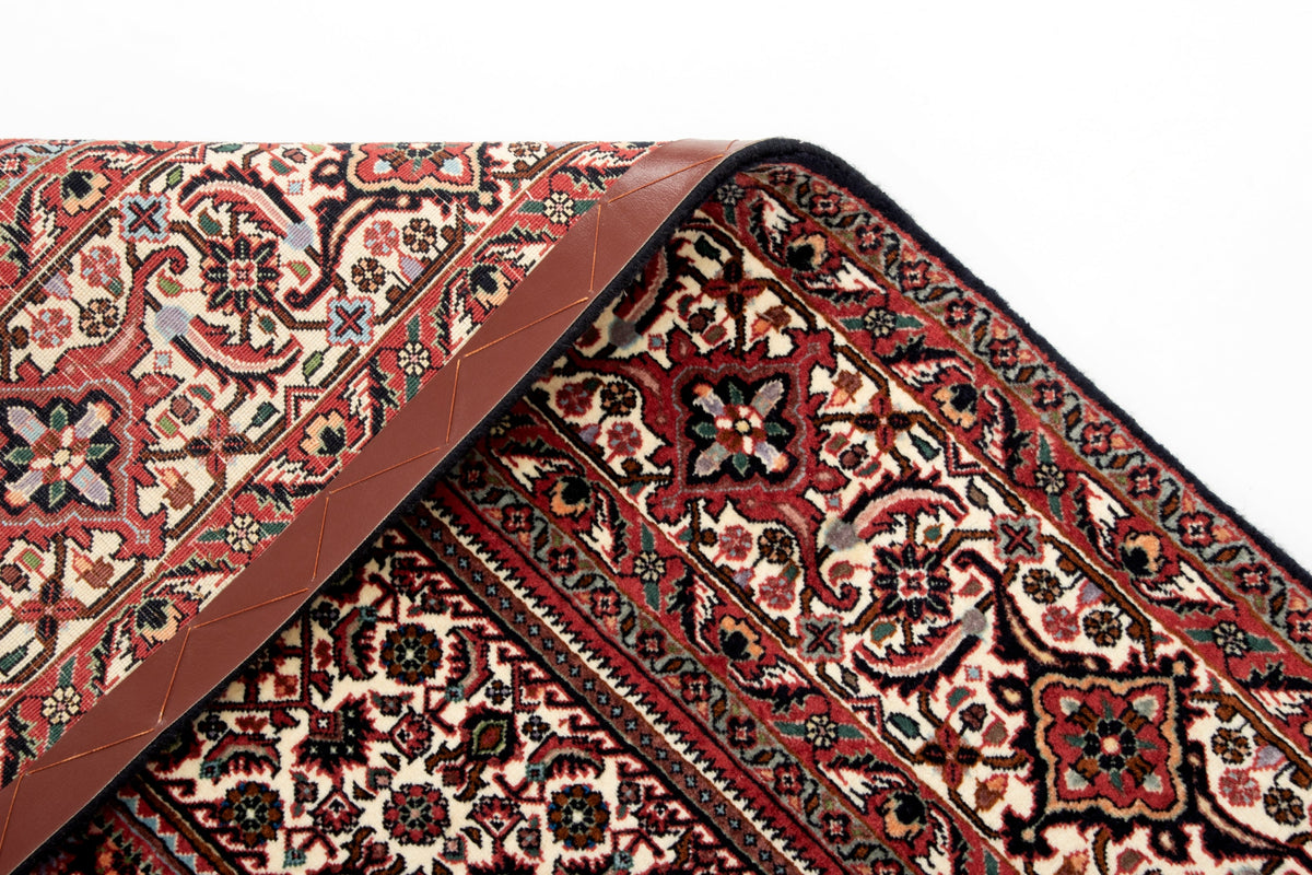 204x306 Bidjar with silk