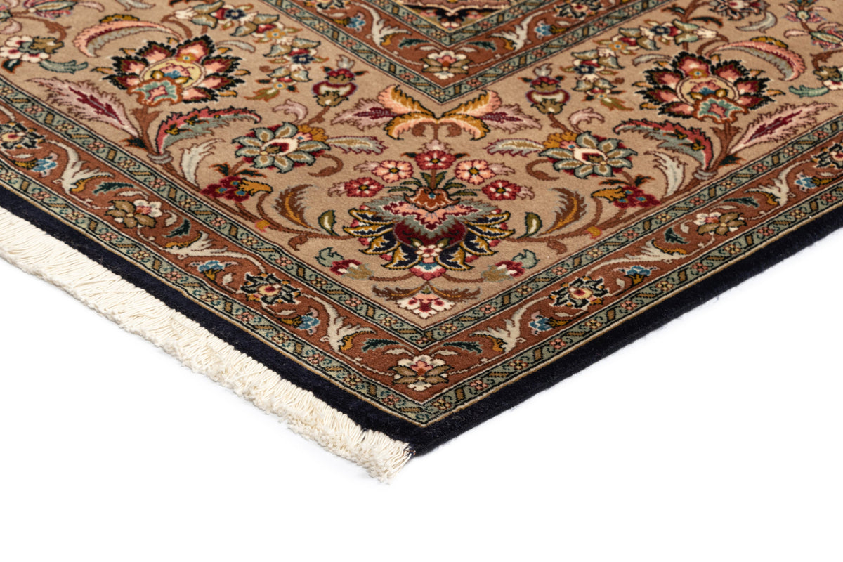 335 x 251 Täbriz mit Seide