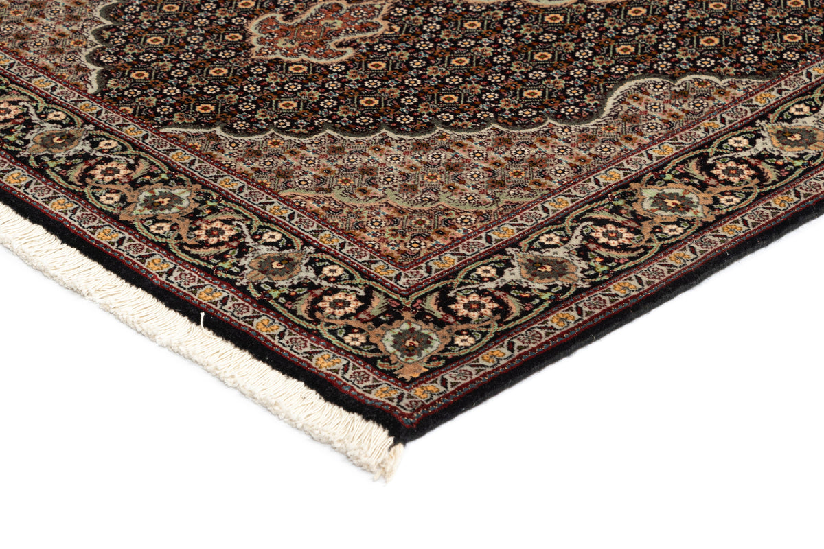 153 x 106 Täbriz Mahi