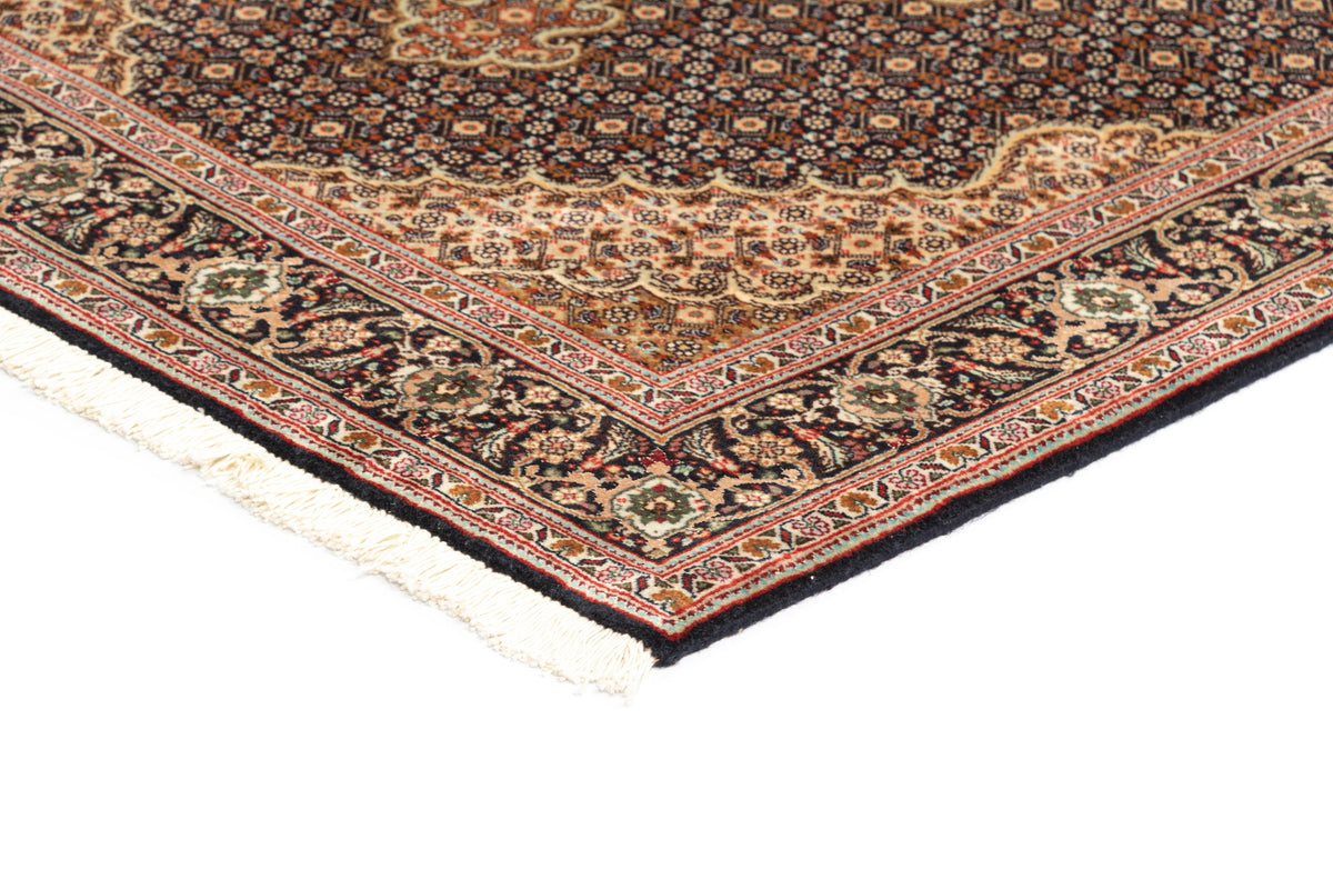 147x101 Tabriz Mahi