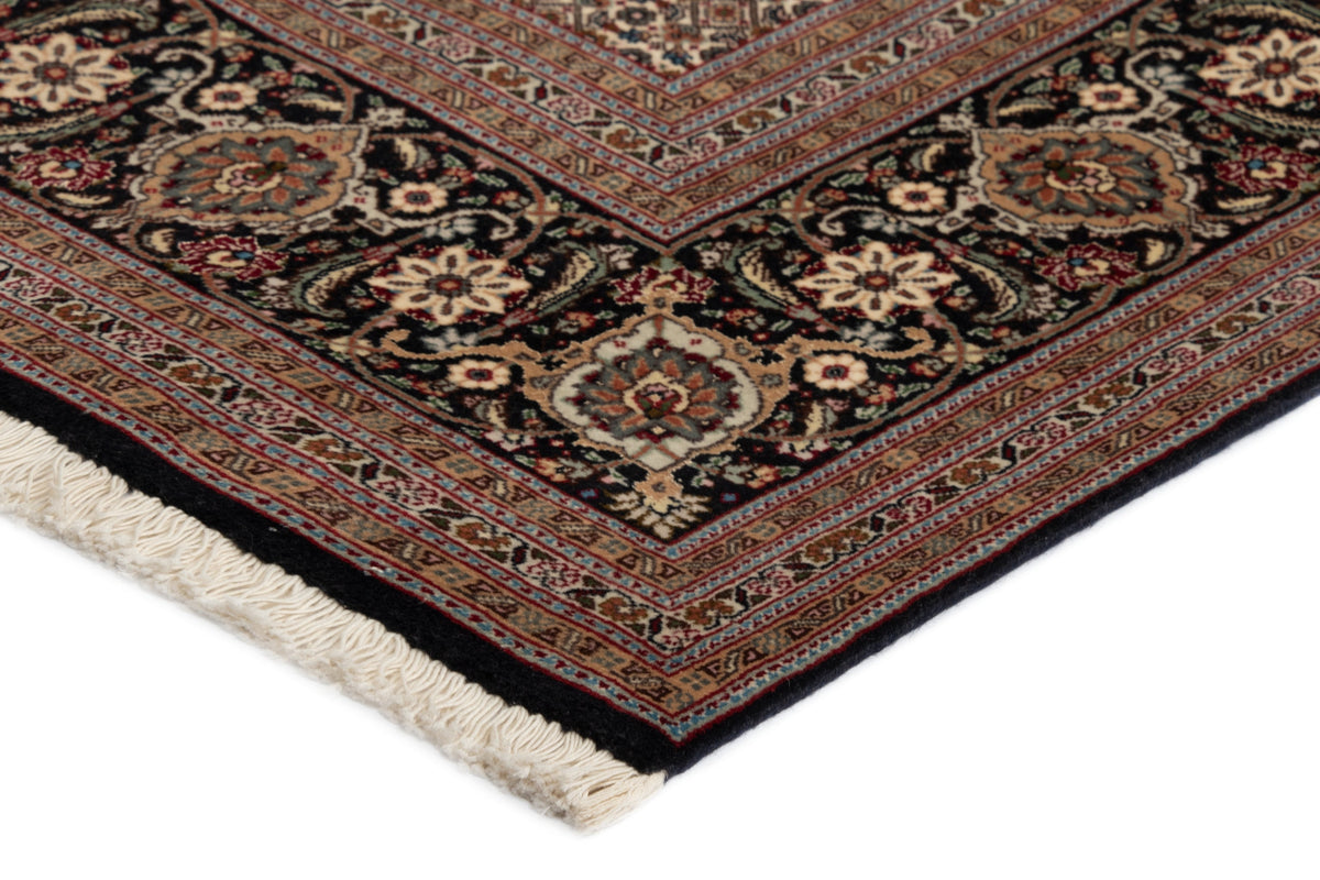307 x 203 Tabriz Mahi con seta