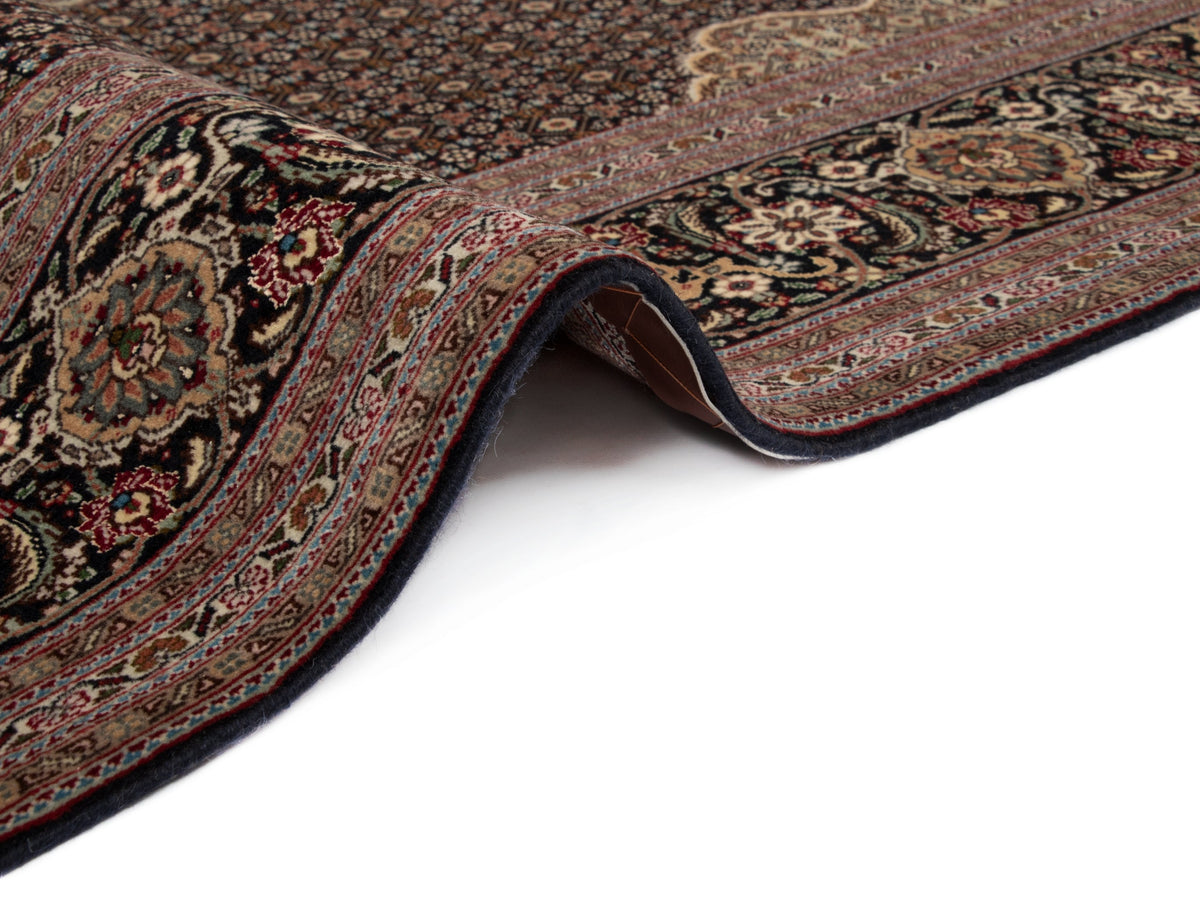307 x 203 Tabriz Mahi con seta