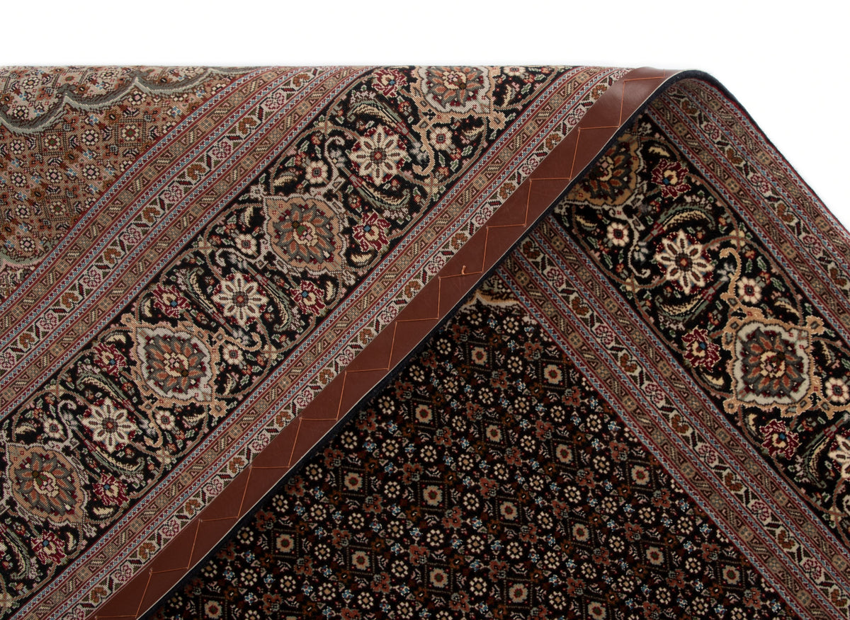 307 x 203 Tabriz Mahi con seta