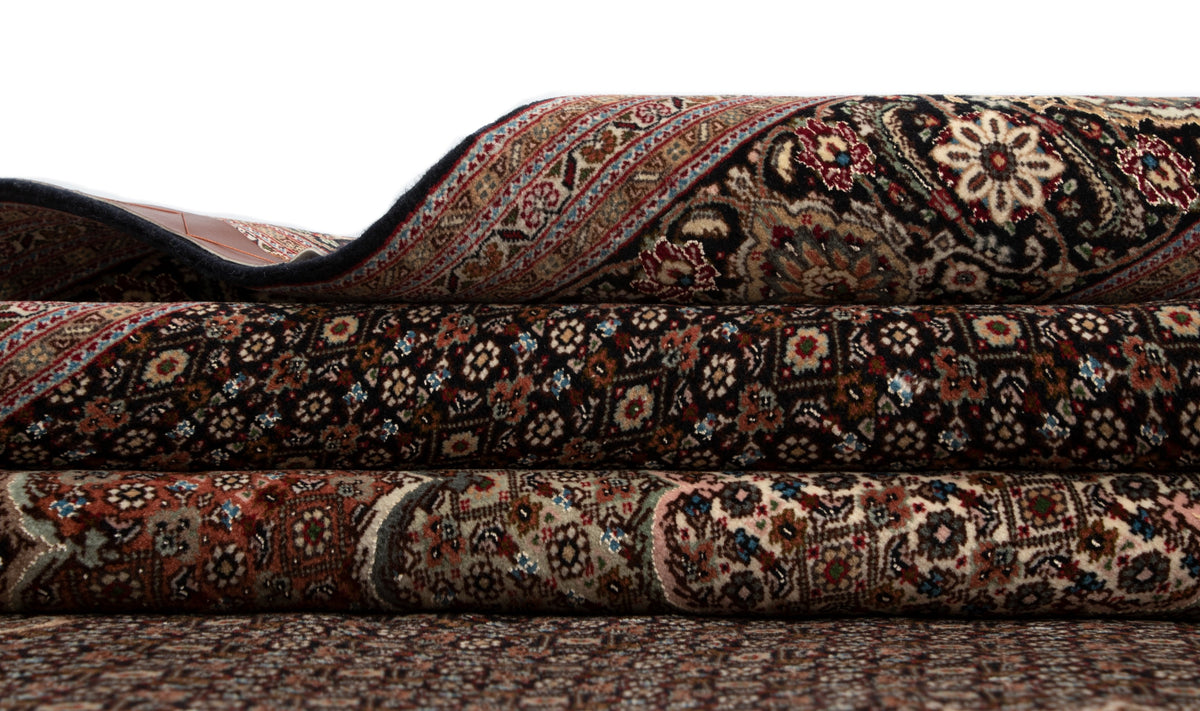 307 x 203 Tabriz Mahi con seta