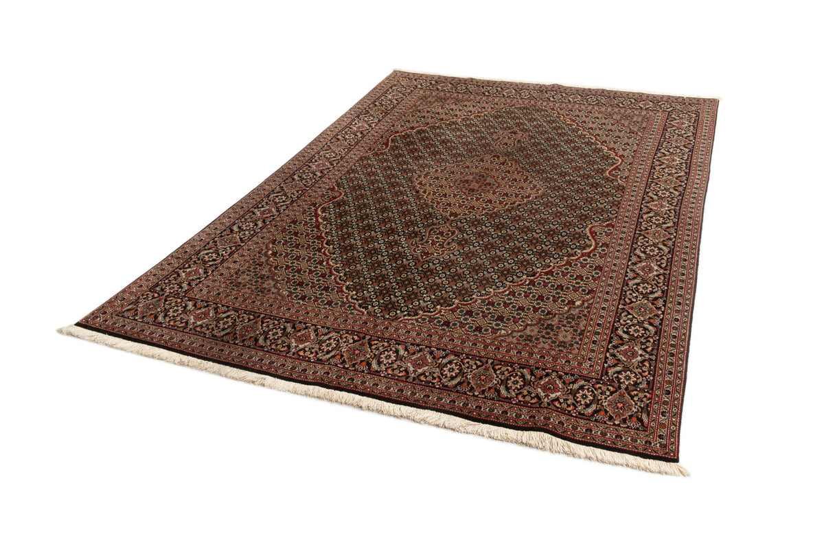 296x203 Tabriz Mahi avec soie