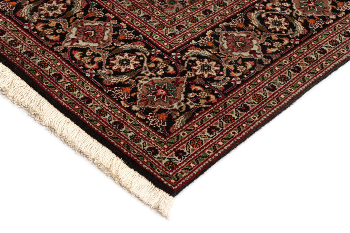 296x203 Tabriz Mahi avec soie
