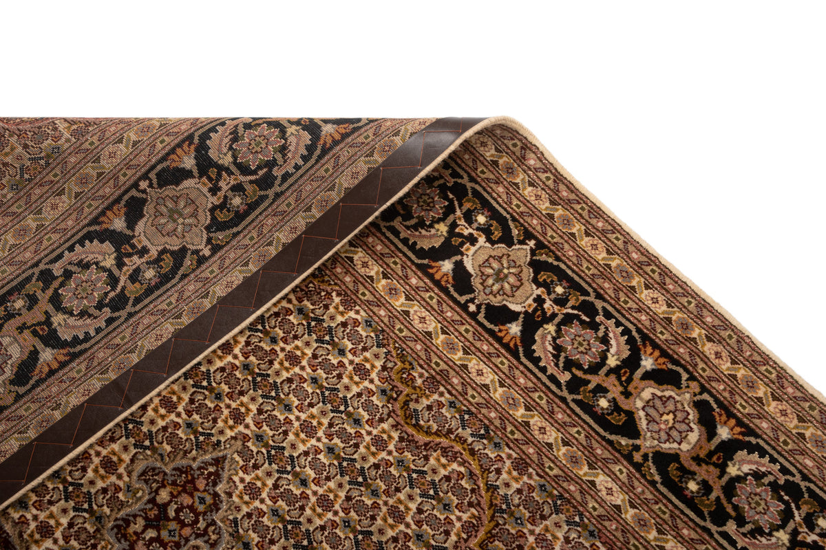 258x250 Tabriz