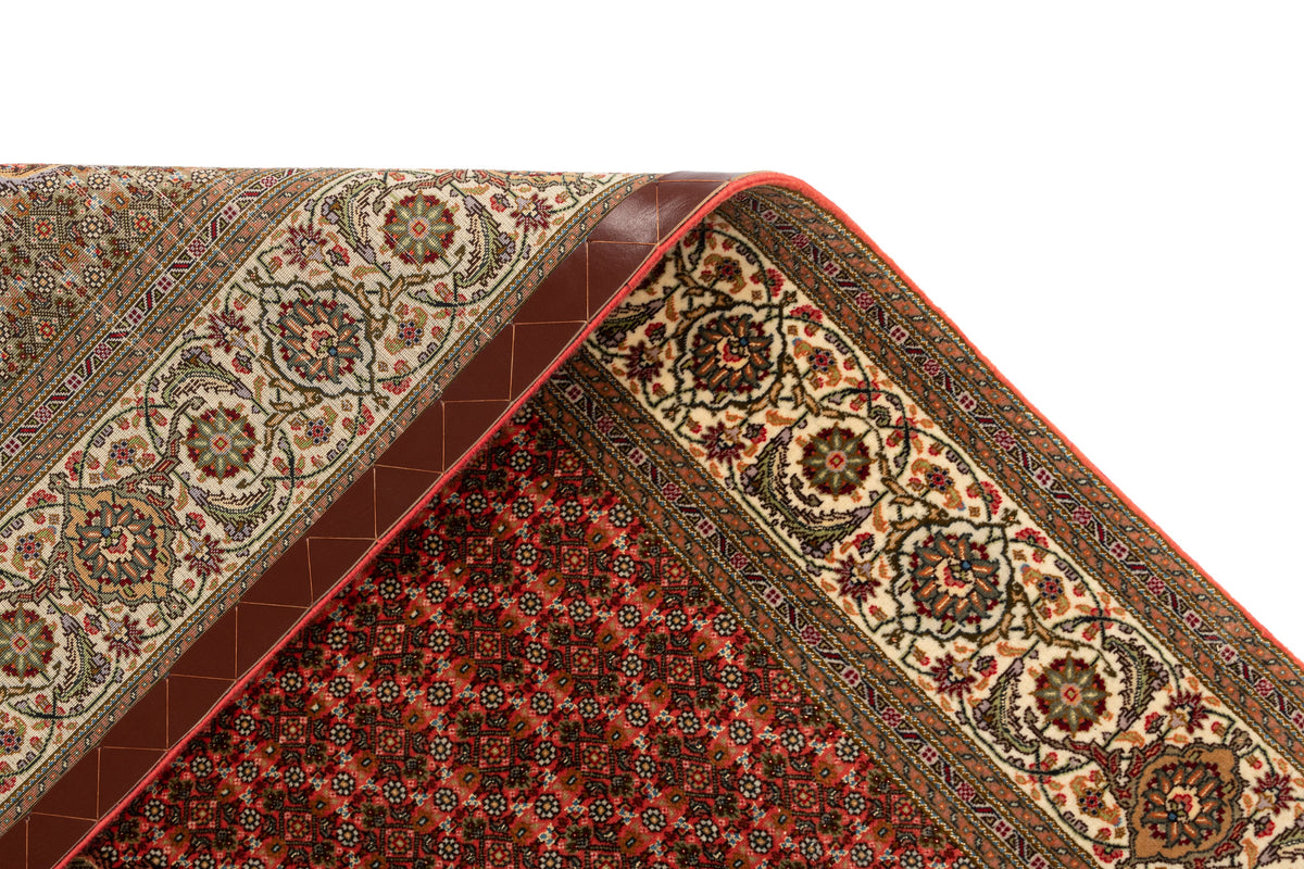 289x197 Tabriz Mahi avec soie