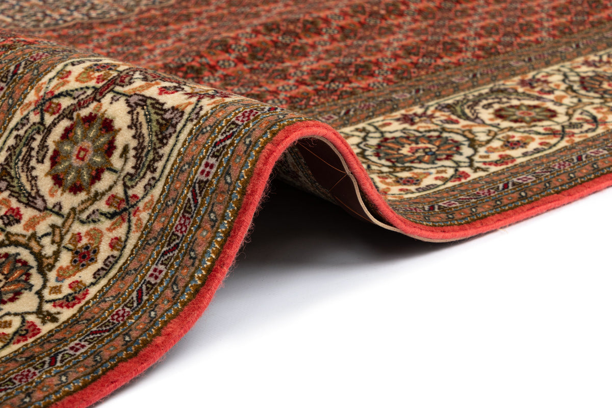 289x197 Tabriz Mahi avec soie
