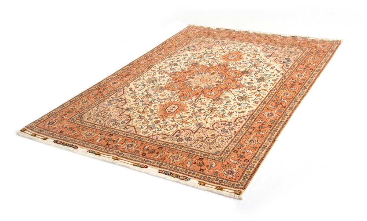 216 x 149 Täbriz mit Seide