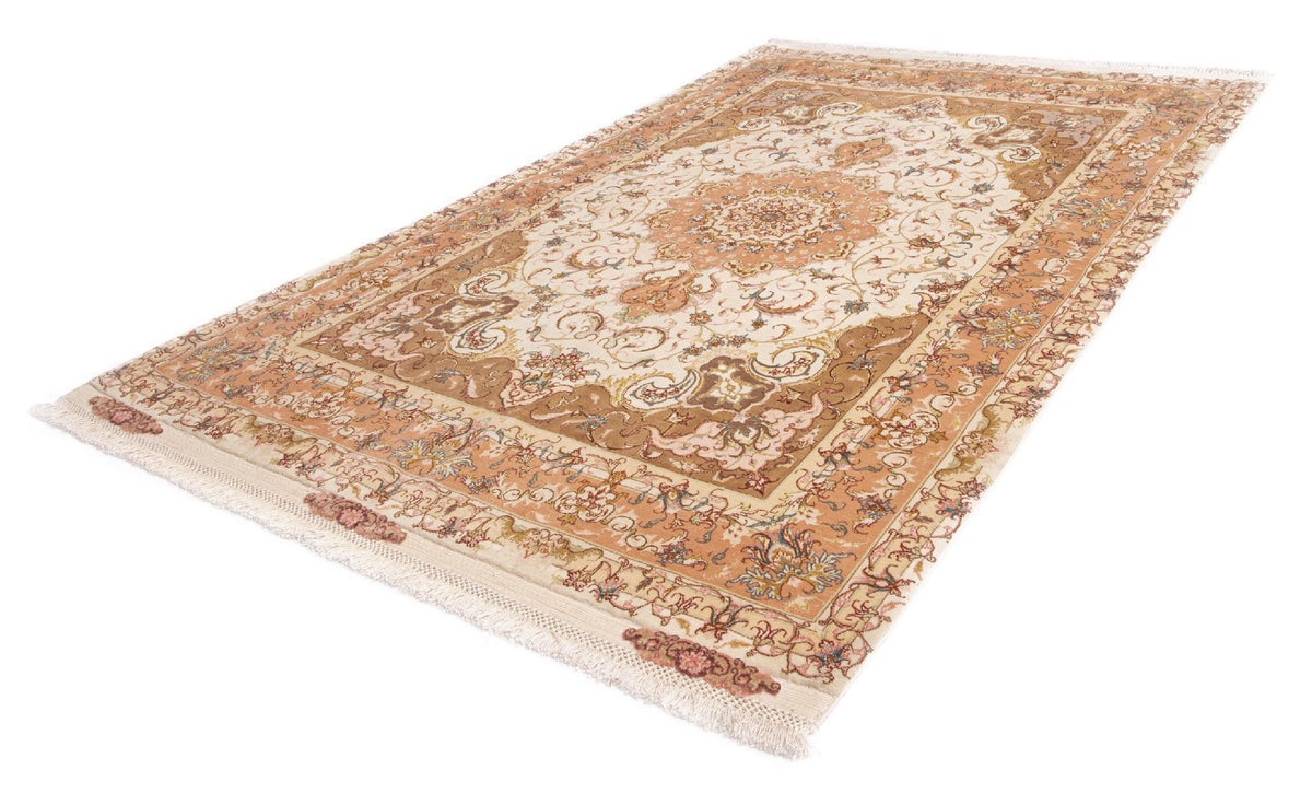217x150 Tabriz on and with silk