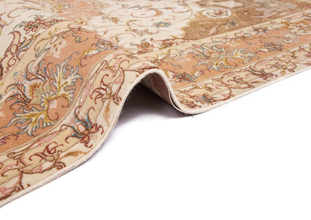 217x150 Tabriz on and with silk